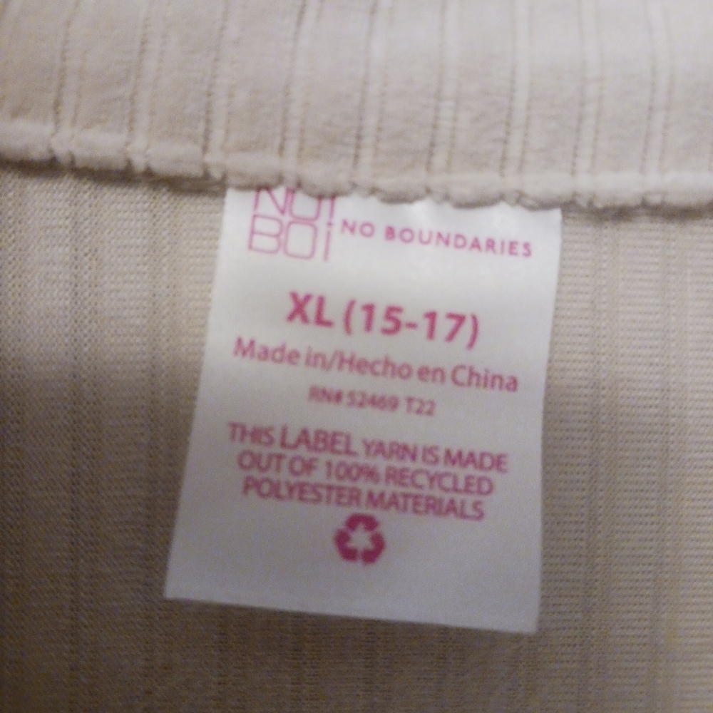 No Boundaries XL women's creme long-sleeve button down top - Picture 3 of 3